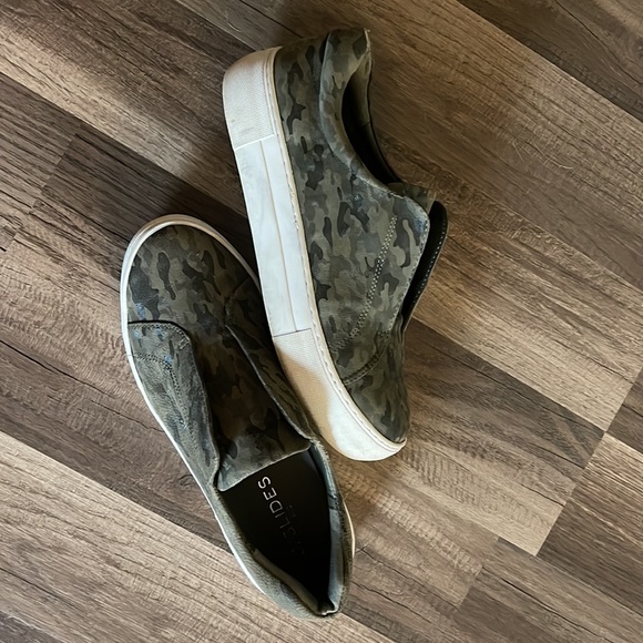 Sneaker from J Slides - Picture 2 of 2